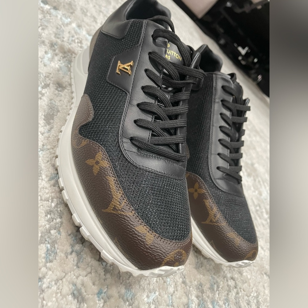 LOUIS VUITTON 
Monogram Mens Run Away Sneaker 1A80PV Black